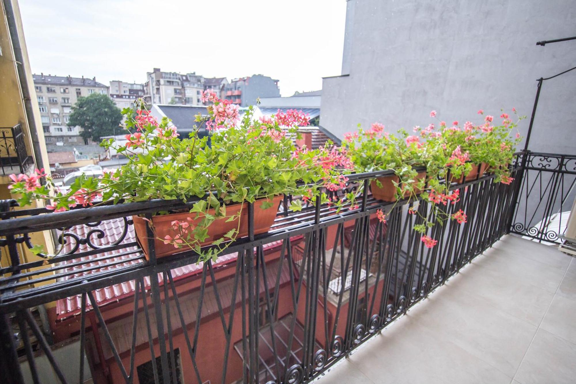 Lion'S Bridge Boutique 2Bdrm Apt, Top Center Gem София Экстерьер фото